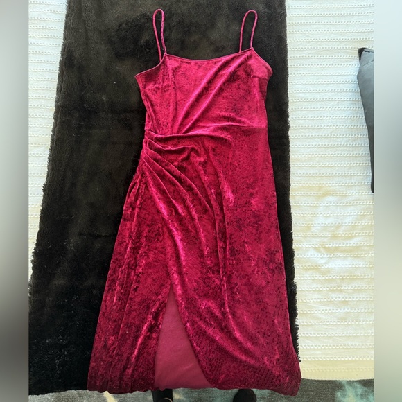 Saylor Designer Red Velvet Slip Dress Size Small / 4 - Picture 5 of 10